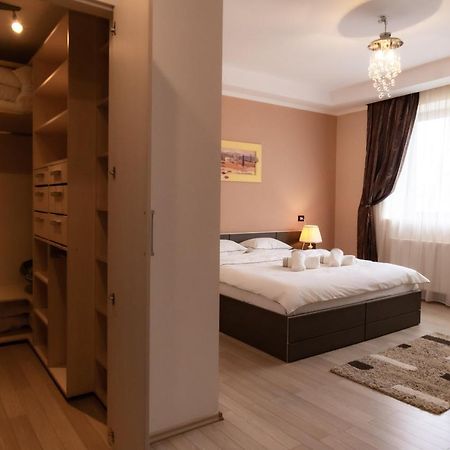 Appartement Db Apt - Comfort And Space In The Heart Of Old Town à Braşov Extérieur photo