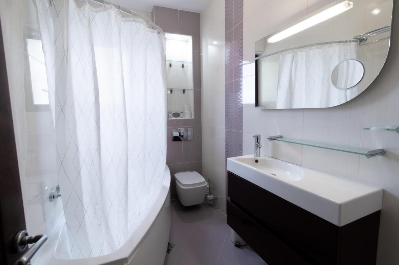 Appartement Db Apt - Comfort And Space In The Heart Of Old Town à Braşov Extérieur photo