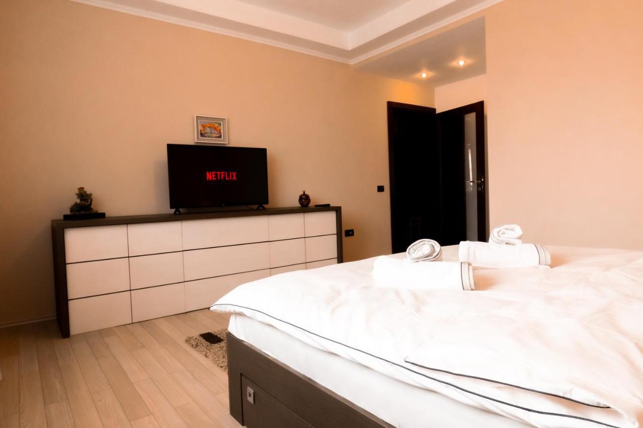 Appartement Db Apt - Comfort And Space In The Heart Of Old Town à Braşov Extérieur photo