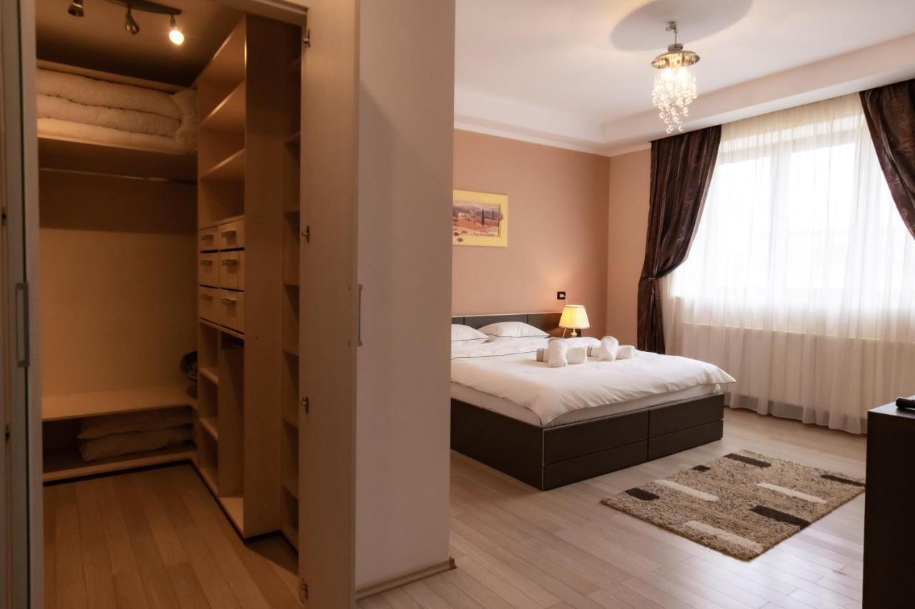 Appartement Db Apt - Comfort And Space In The Heart Of Old Town à Braşov Extérieur photo
