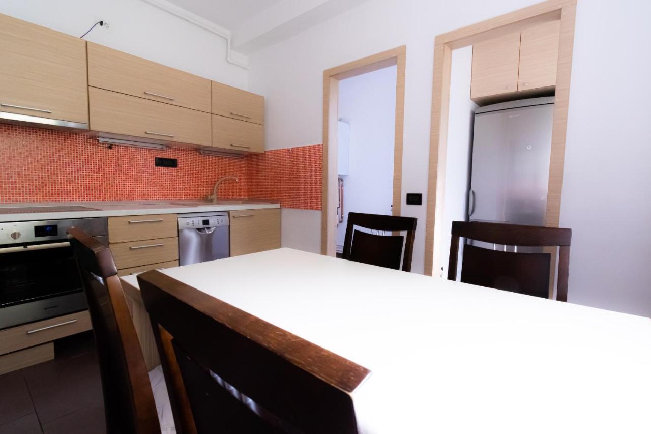 Appartement Db Apt - Comfort And Space In The Heart Of Old Town à Braşov Extérieur photo